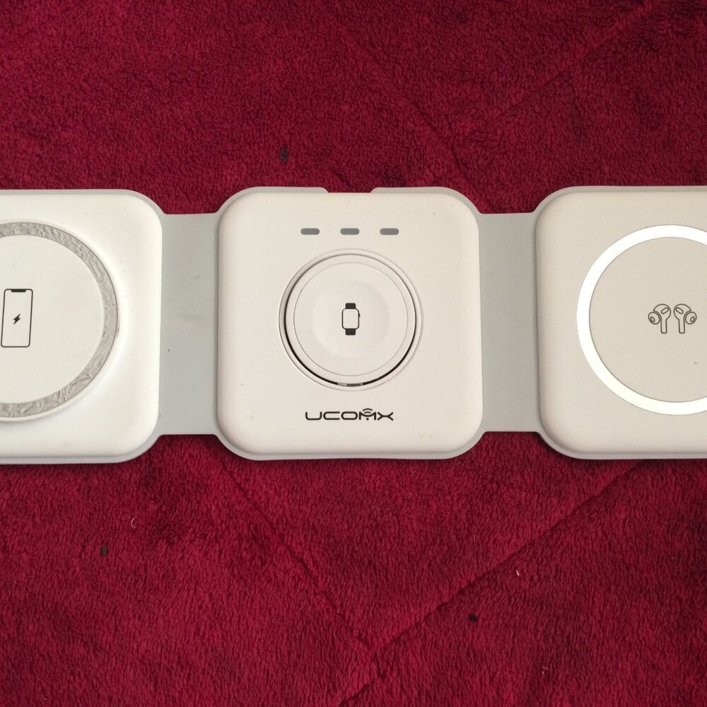 UCOMX Nano 3-N-1 Wireless Charger for Apple Devices